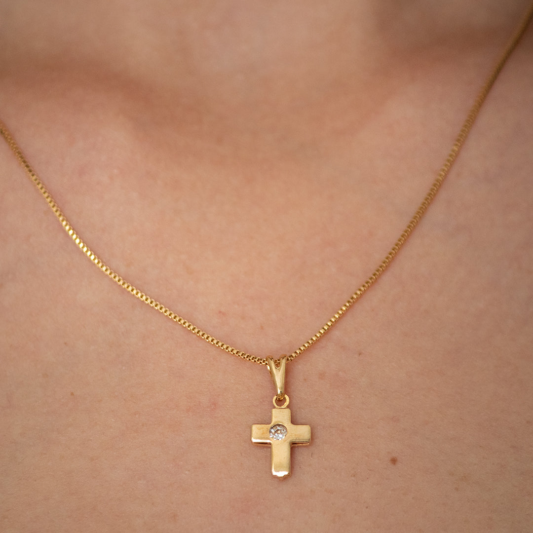 Cadena con Dije de Cruz – Chapa de Oro