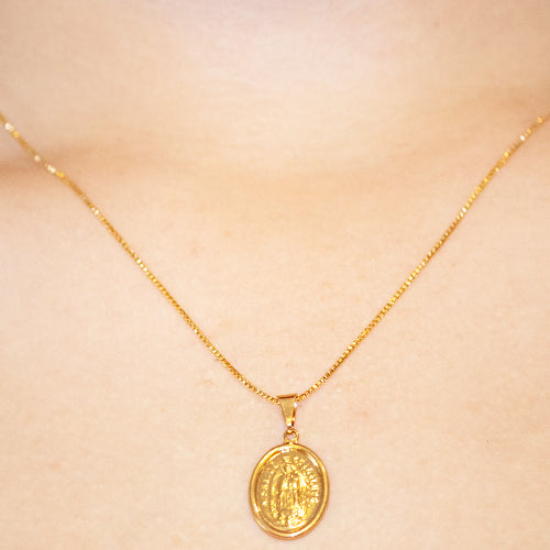 Golden Holy Mary Necklace - Chapa de Oro