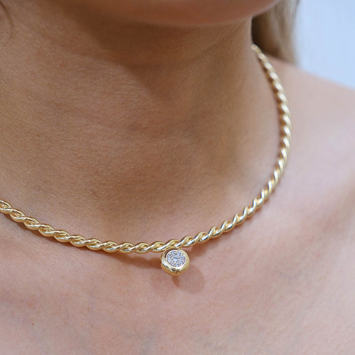 Gargantilla con Dije Pequeño - Chapa de Oro