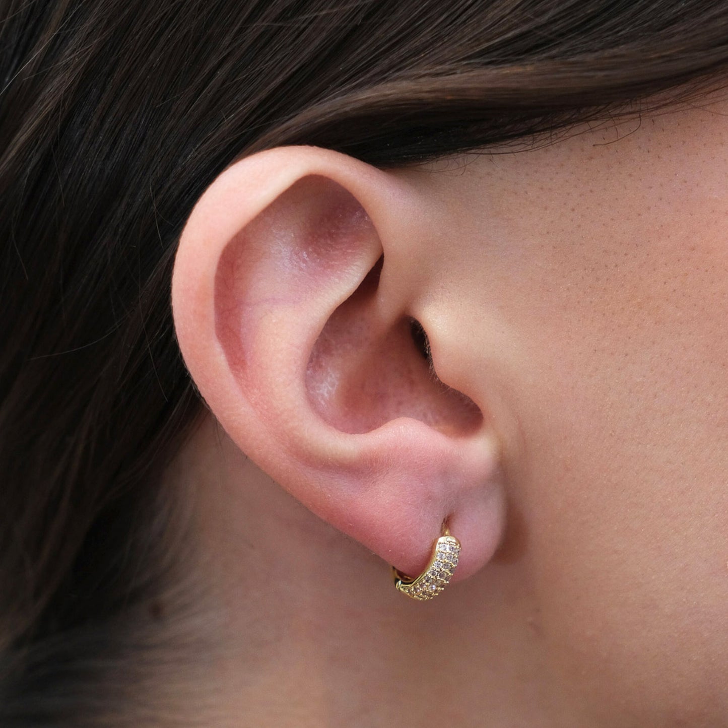 Huggies con Zirconias -Chapa de Oro