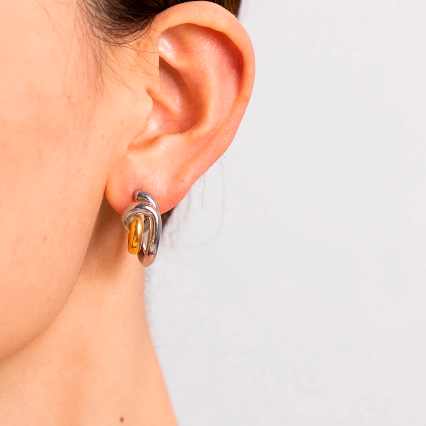 Arete Chapa de Oro y Rodio