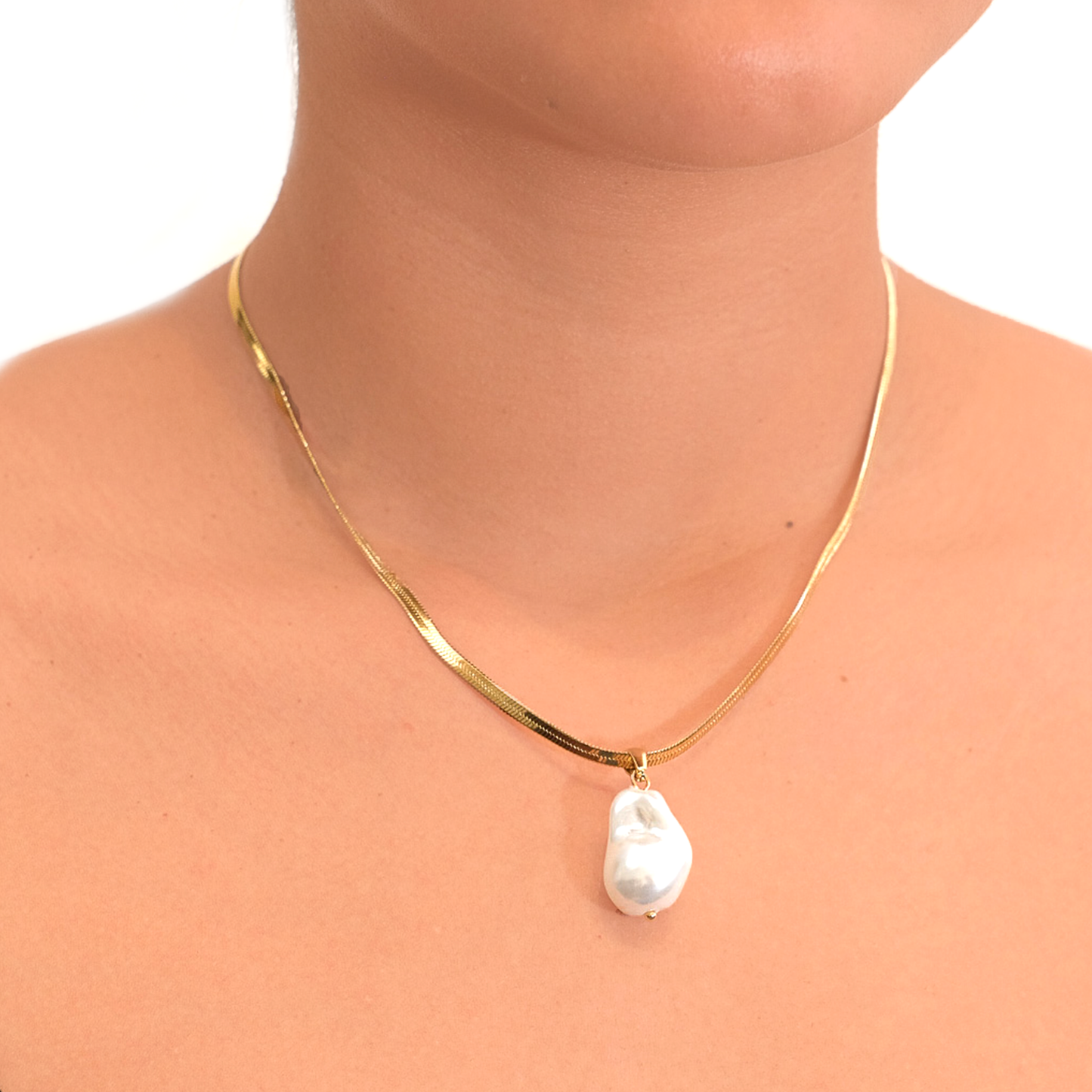 Collar con Perla Irregular- Chapa de Oro