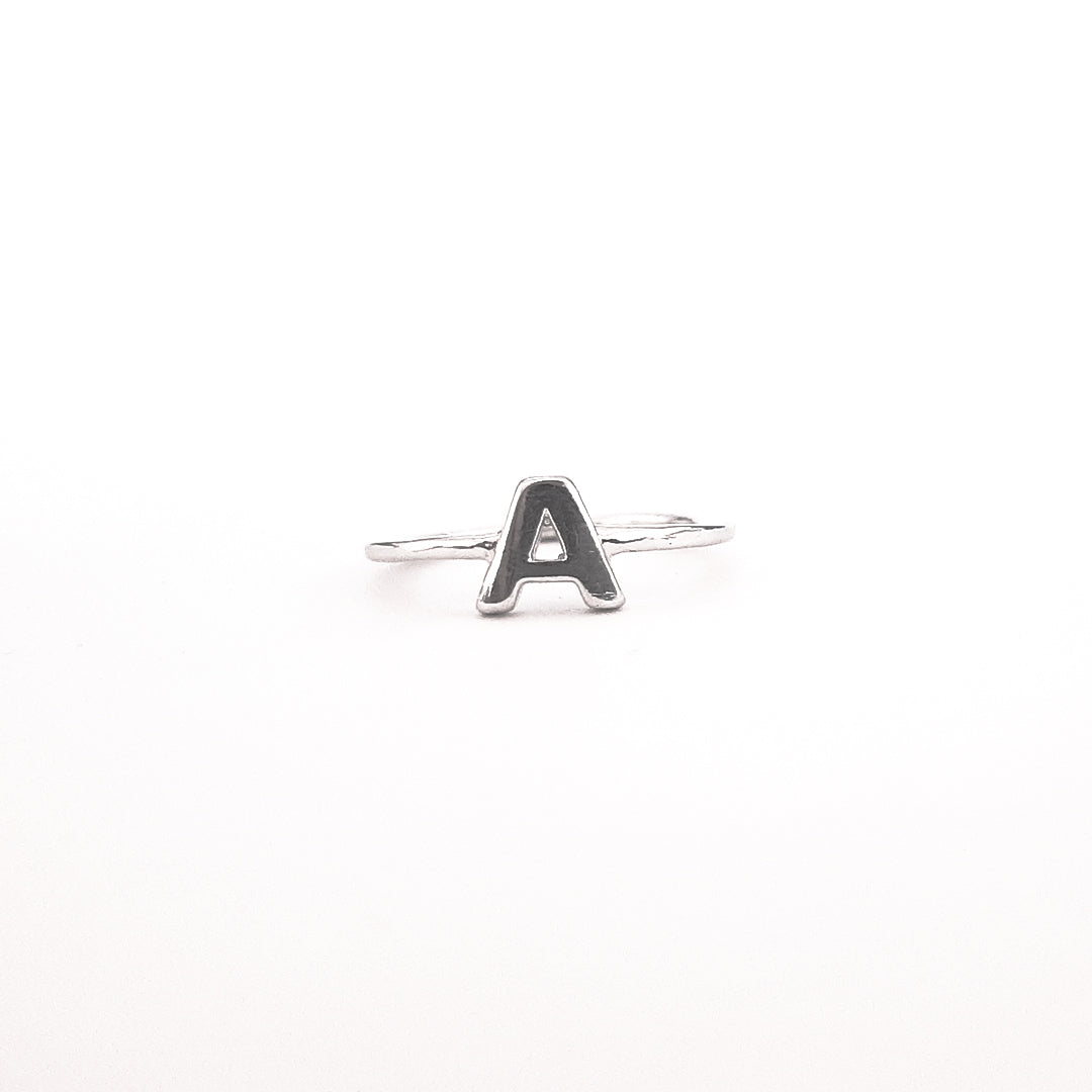 Anillos Midi Con Inicial – Chapa de Oro y Rodio