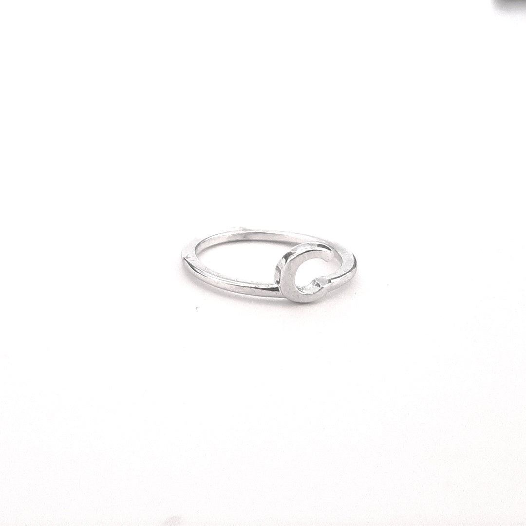 Anillos Midi Con Inicial – Chapa de Oro y Rodio
