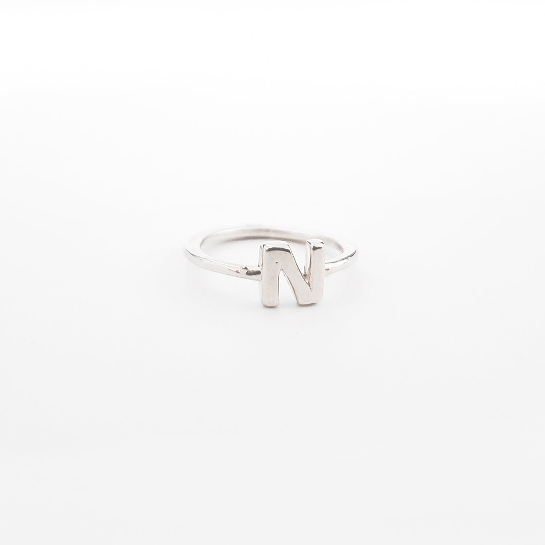 Anillos Midi Con Inicial – Chapa de Oro y Rodio