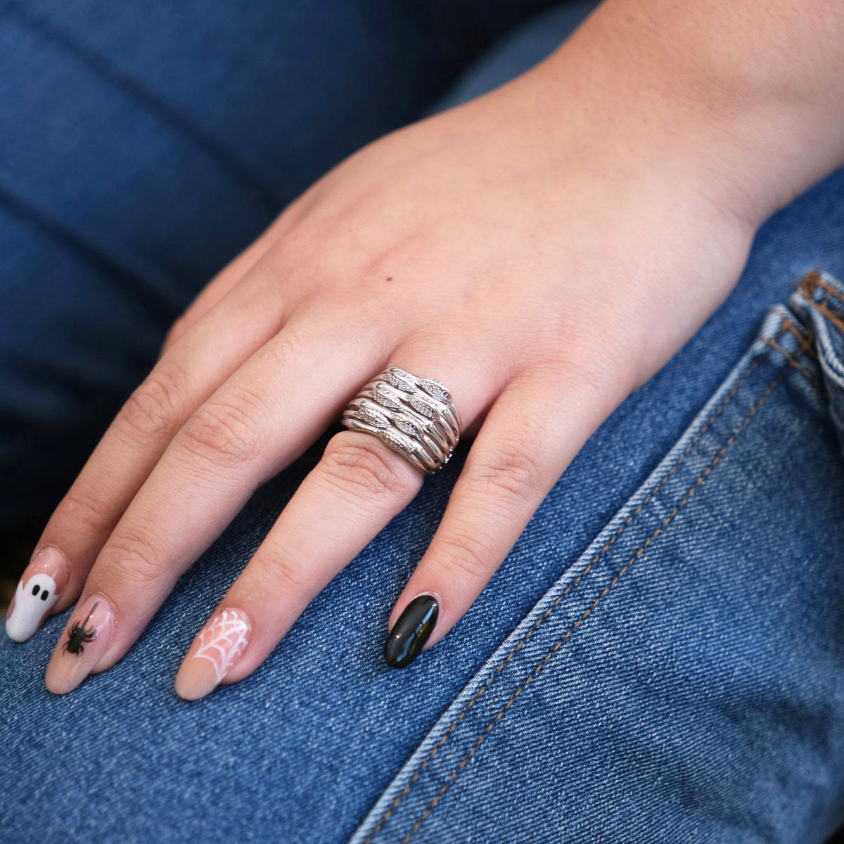 Anillo Ancho con Conchitas – Chapa de Rodio