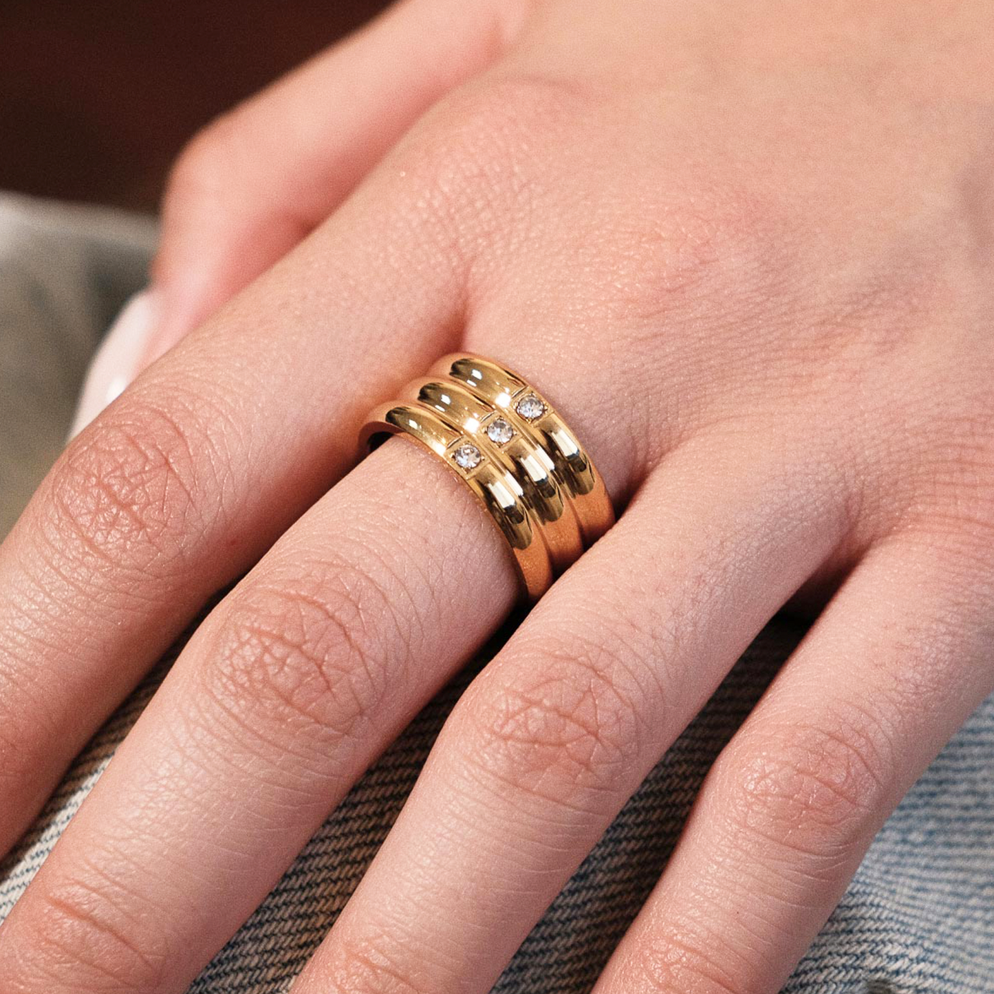 Anillo Ancho con Zirconia - Chapa de Oro