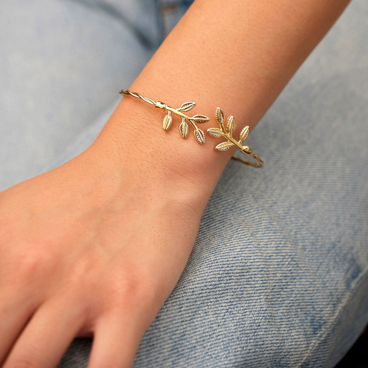 Brazalete Ajustable con Hojitas - Chapa de Oro