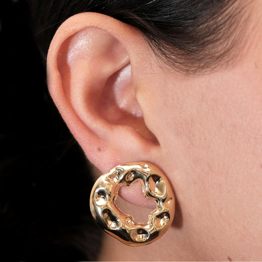 Aretes Dona con Relieve – Chapa de Oro