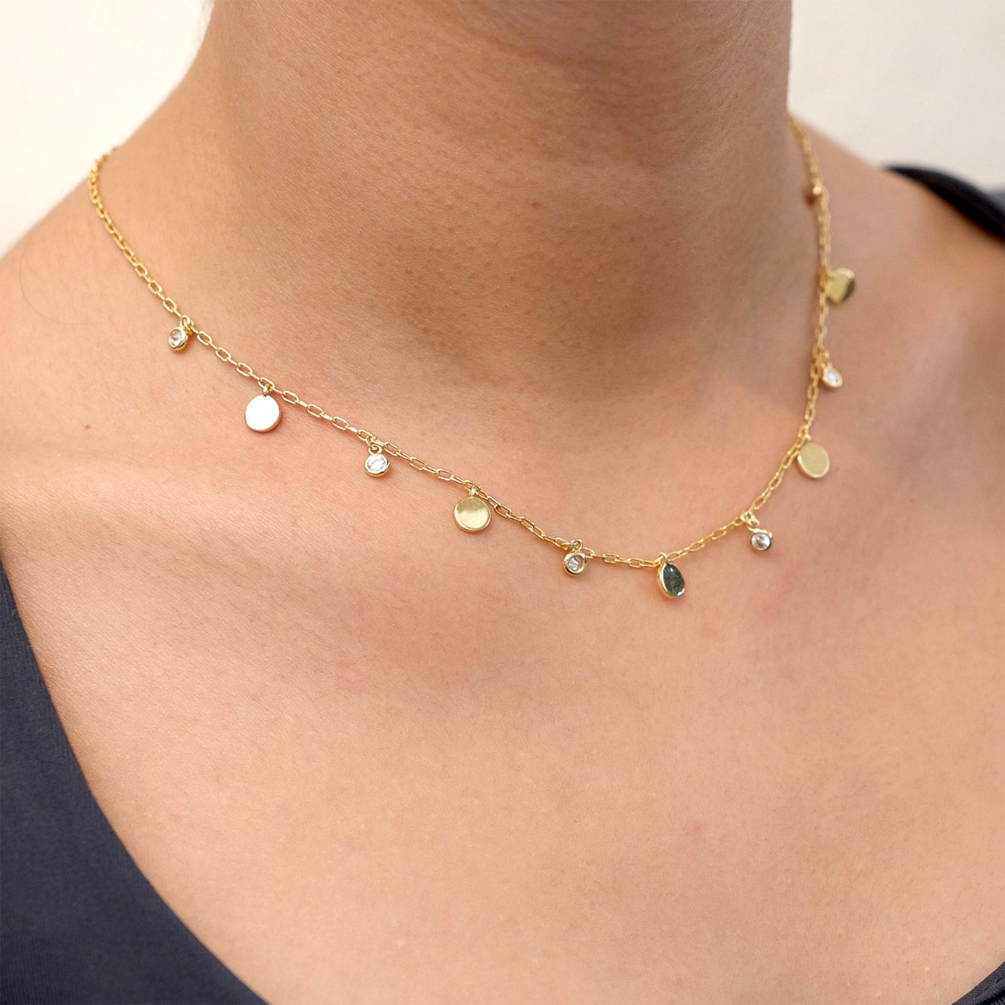 Collar con Dijes y Zirconias – Chapa de Oro